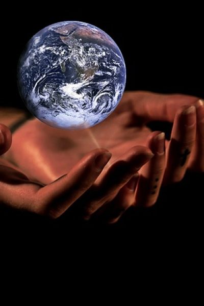 hands-1222866_640